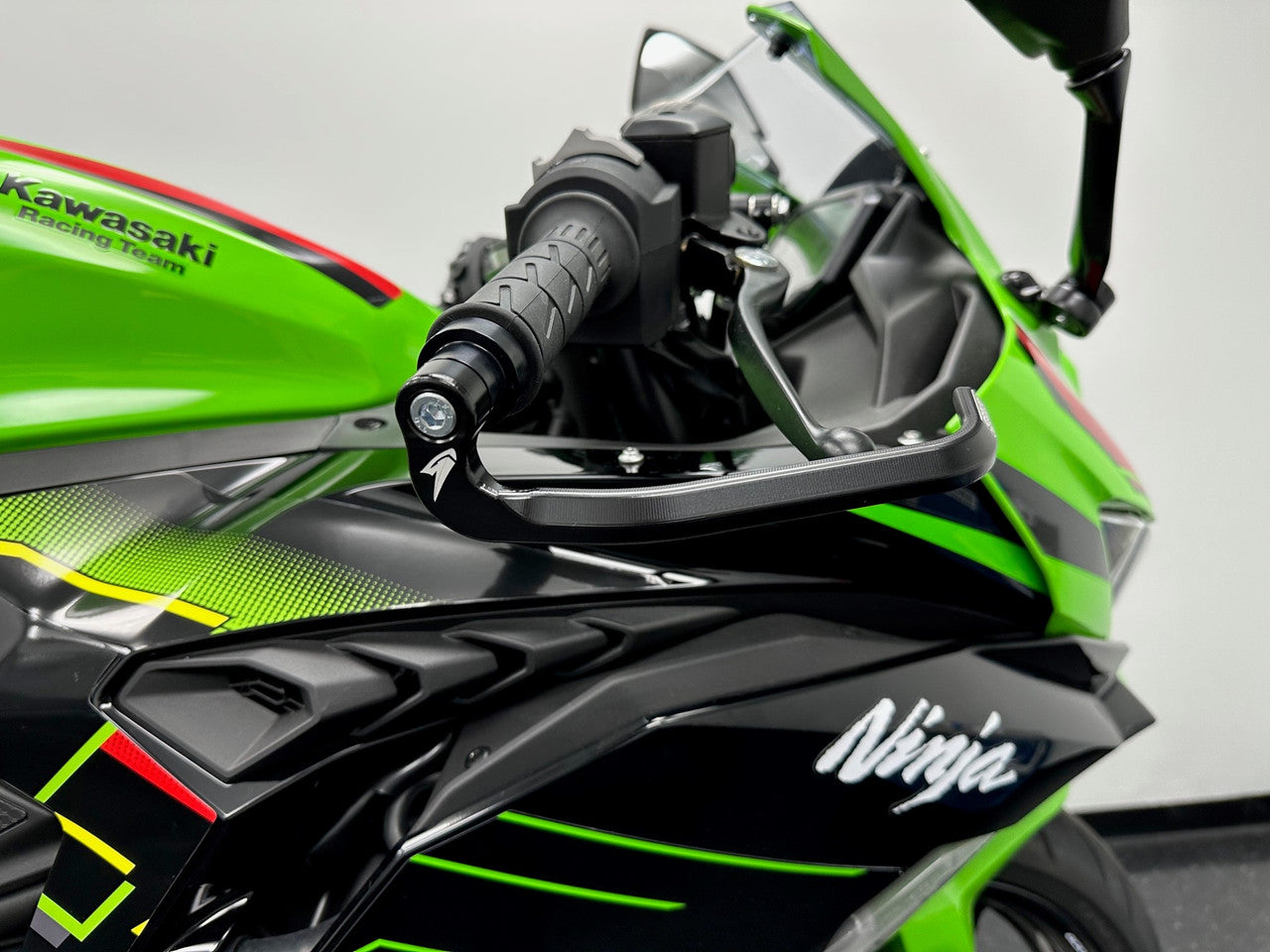 Graves Brake Lever Guard For Zx-10r / Zx-6r / Zx-4rr (2016 +) Or Any Oem Bar That Uses A 8mm Bolt. Hb004
