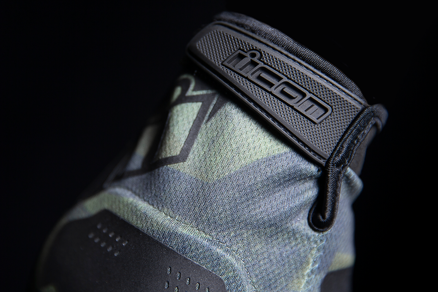 Open Box new ICON Hooligan™ Battlescar Gloves - Green - Medium 3301-4124