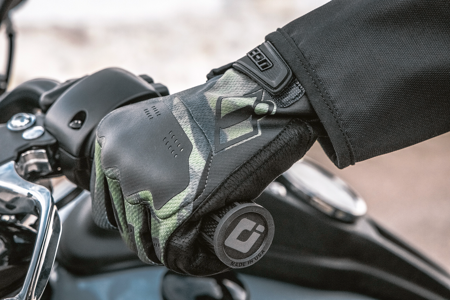 Open Box new ICON Hooligan™ Battlescar Gloves - Green - Medium 3301-4124
