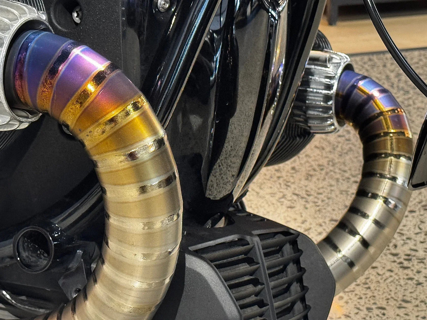 Vandemon BMW R18 Bagger and Classic Long Titanium Exhaust system 2020-2025 BMWR18TIEXHSYSB VA-96